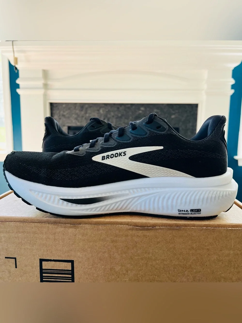 Sz 9 Brooks Ghost 17 Women's running shoe Black/White 120431-1B-090 NEW